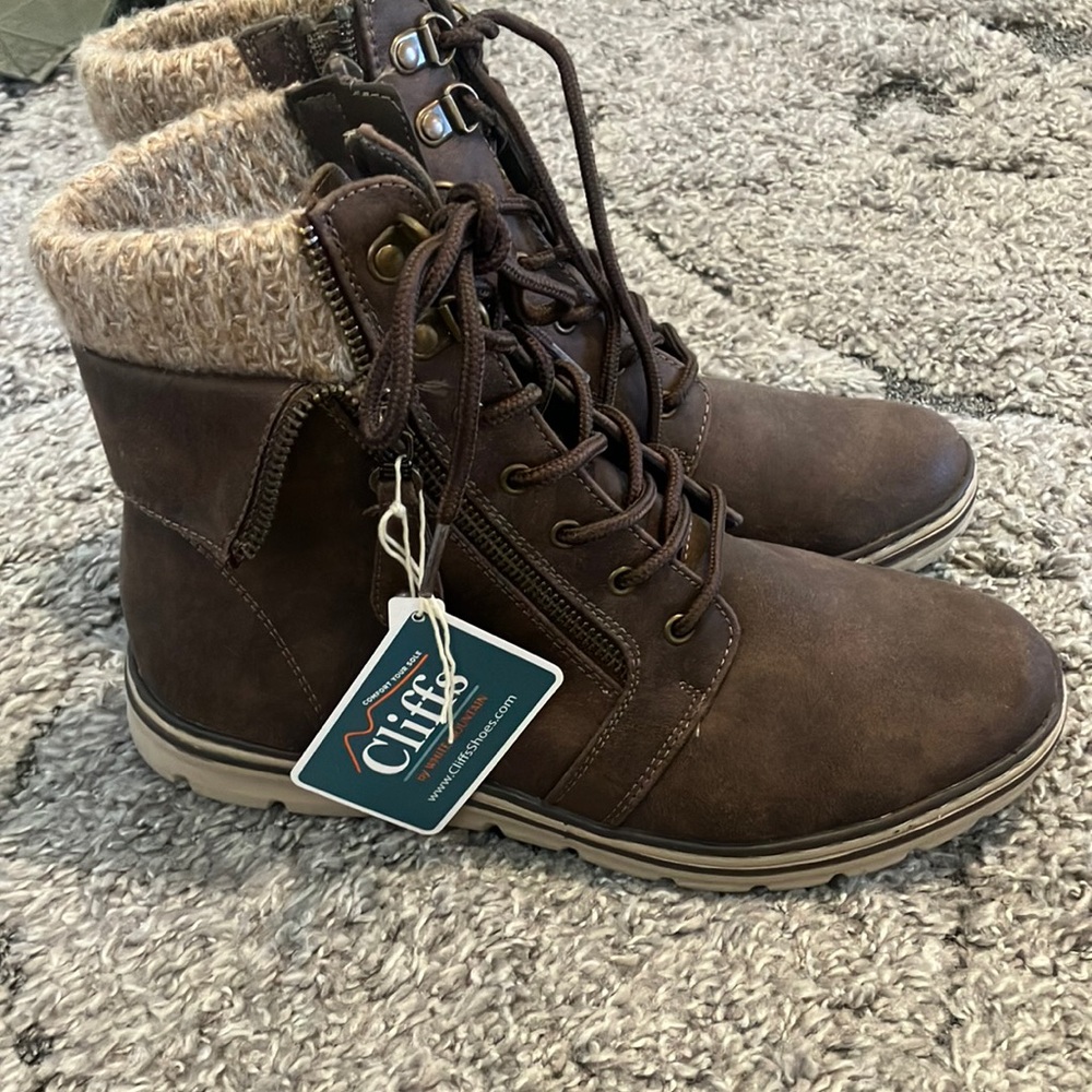 Cliffs by White Mountain Women's Brown Lace-Up Boots size 8.5